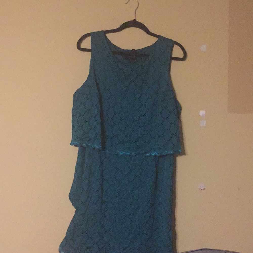 Mid lengthen green lace dress